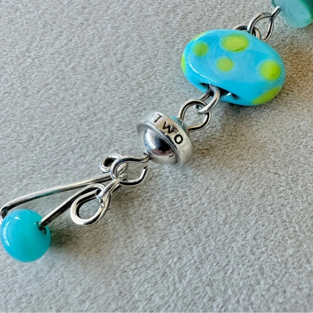 Artisan-made sterling silver and glass bead charm bracelet - Picture 10 of 11